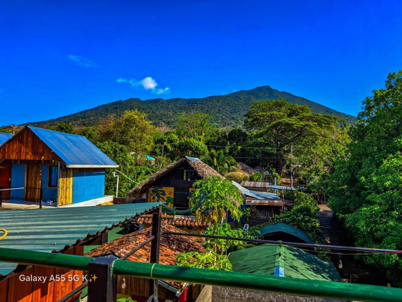 Lazy Crab Hostel Balgue Exterior photo