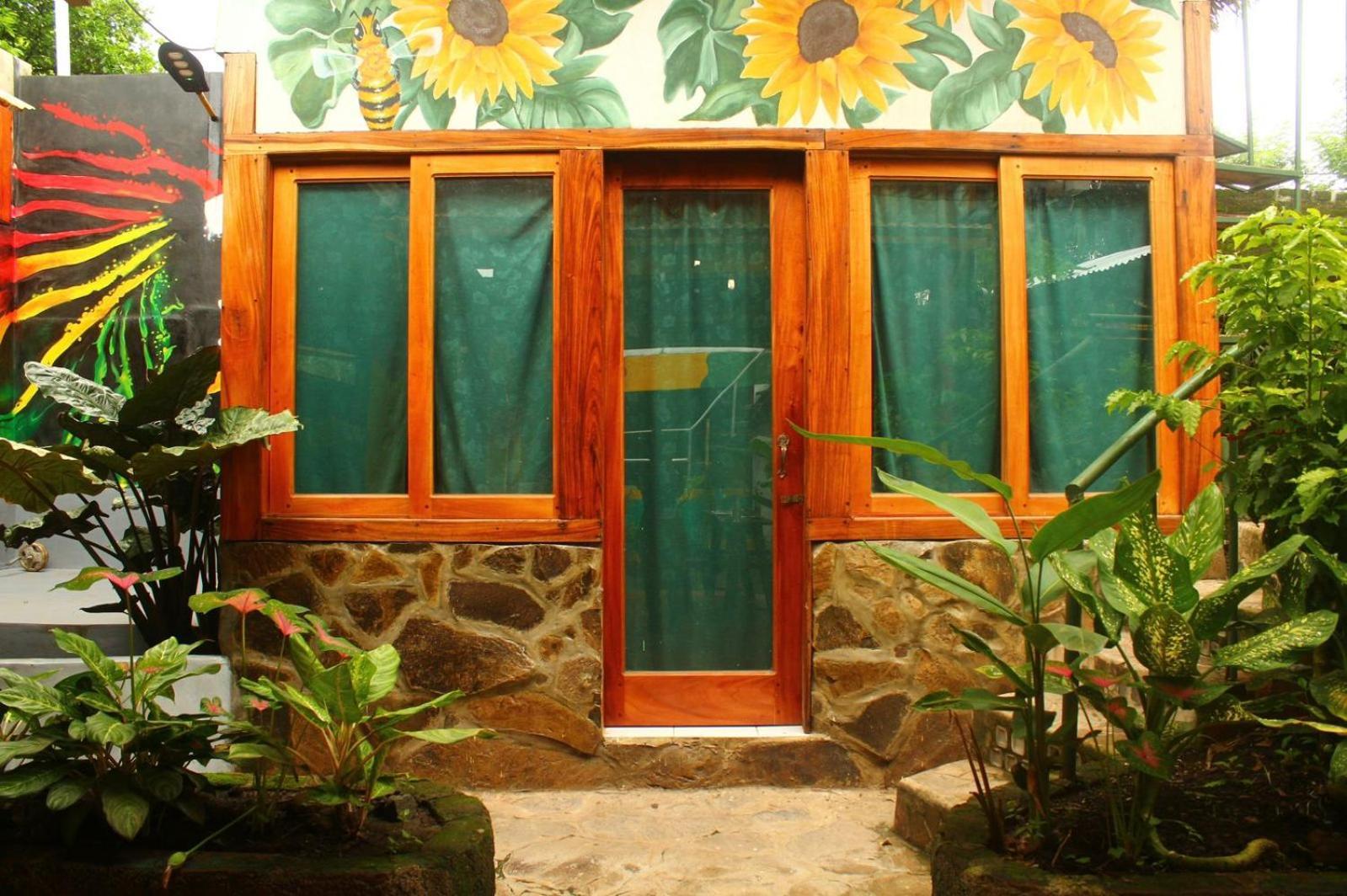 Lazy Crab Hostel Balgue Exterior photo