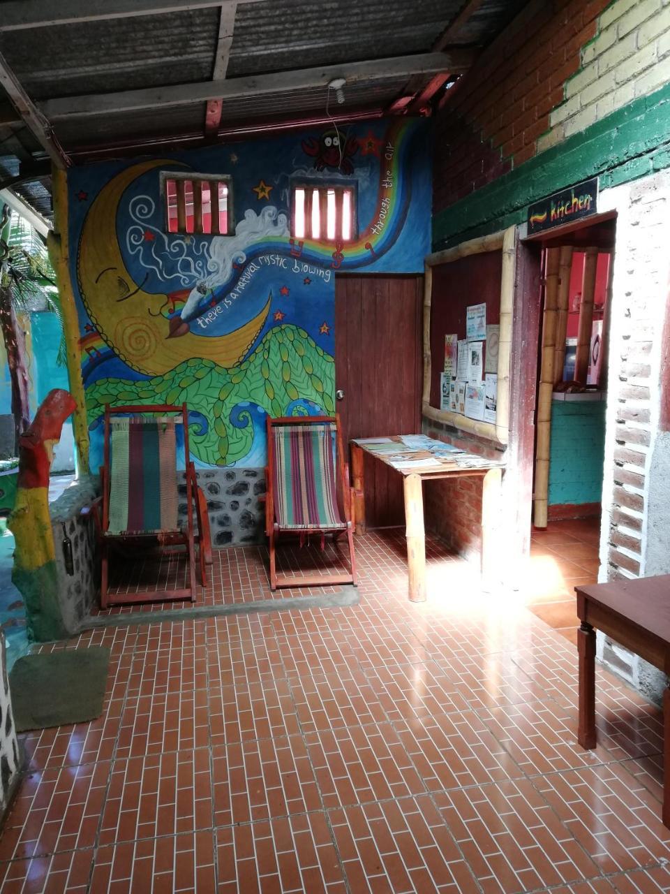 Lazy Crab Hostel Balgue Exterior photo