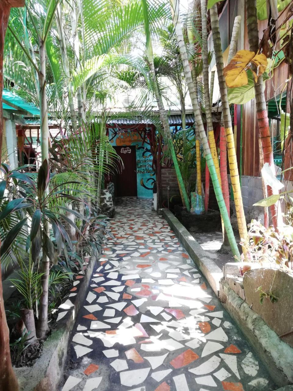 Lazy Crab Hostel Balgue Exterior photo